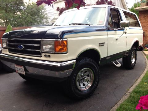 1989 Ford Bronco - New shoes all shined up!