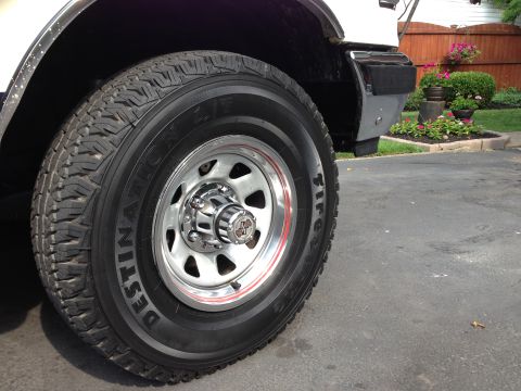 1989 Ford Bronco - New shoes with new shoe laces. I'm diggin' it.