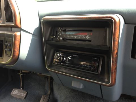 1989 Ford Bronco - All finished. So happy that I ordered speakers that day.