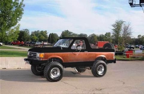 1994 Ford Bronco - This modified Ford Bronco has a two-tone paint job and oversized tires.