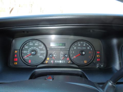2001 Ford Crown Victoria - The dashboard of a 2001 Ford Crown Victoria displays mileage and various warning indicators.