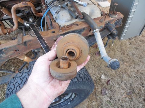 1983 Ford Bronco - After soaking with at least 4 kinds of penetrating oil for 3 months, I expected to see SOME wetness on the outside of the lower sleeve, but…