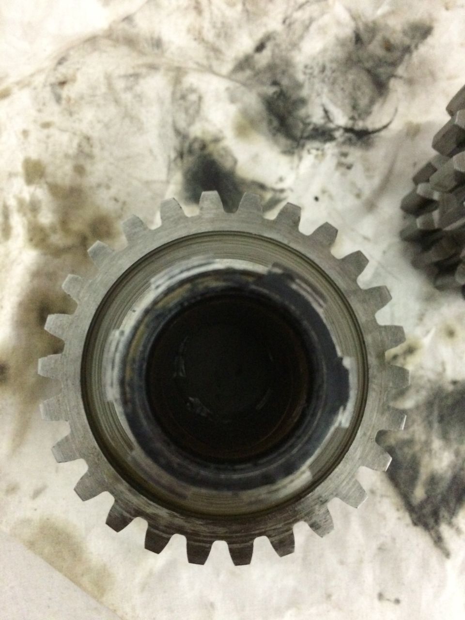 1975 Shovelhead four speed transmission clutch side of main gear where seal goes