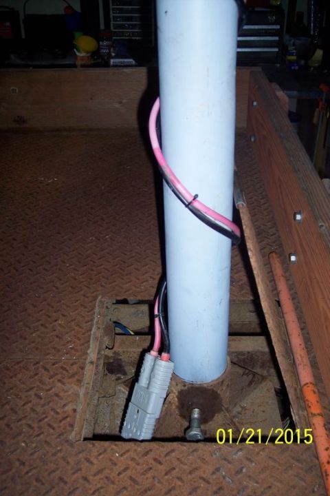1973 Ford F-250 - A gray Anderson connector is attached to pink and black wires that run up a light blue pipe. The connector is mounted on a diamond plate su…