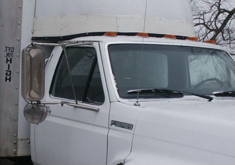 1999 Ford F-800 photo