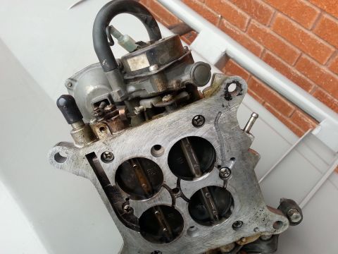 1981 Ford Bronco - Here's a pic of the 80457 (600cfm) I removed and its vacuum port.