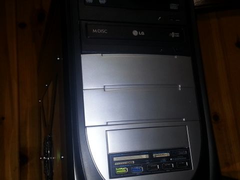 1986 Ford Bronco - 10 years since my last PC build. Did it again in a box with an integrel handle on the top and the all important card reader and USB station…