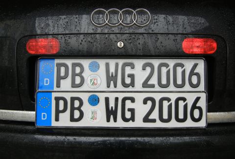 2003 Audi A6 - Two German license plates are stacked on the back of a car, both showing the same registration number.