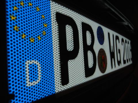 2003 Audi A6 - A close-up view of a German license plate shows the registration 'PB WG 2006'.