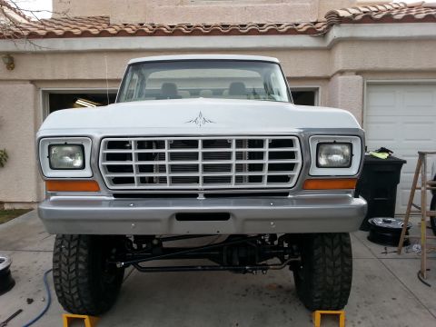 1979 Ford Bronco - Front view of a 1978 Ford Bronco, showing its grille and headlights.