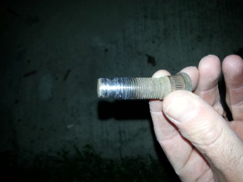 1992 Ford Bronco - and it's out..you can see how chewed up the threads are..