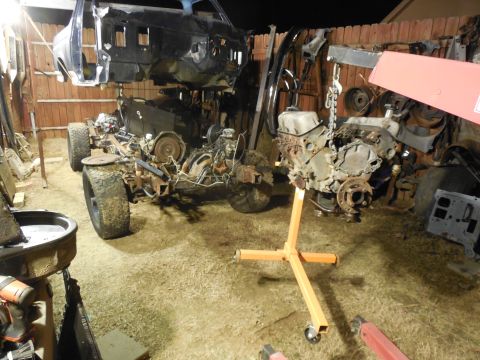1993 Ford Bronco - The yard is dry and the air is warm (enough), so I got the torque converter nuts out and pulled the engine.