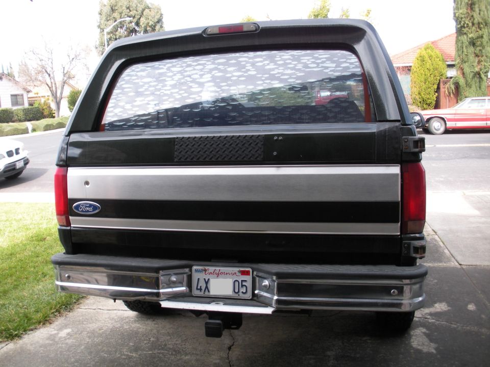 1995 Ford Bronco rear view with California license plate 4X 05