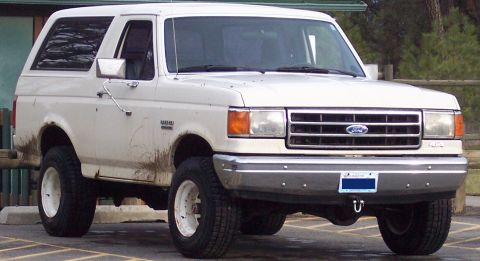 1990 Ford Bronco - This 1990 Ford Bronco has mud splattered on its lower body panels.