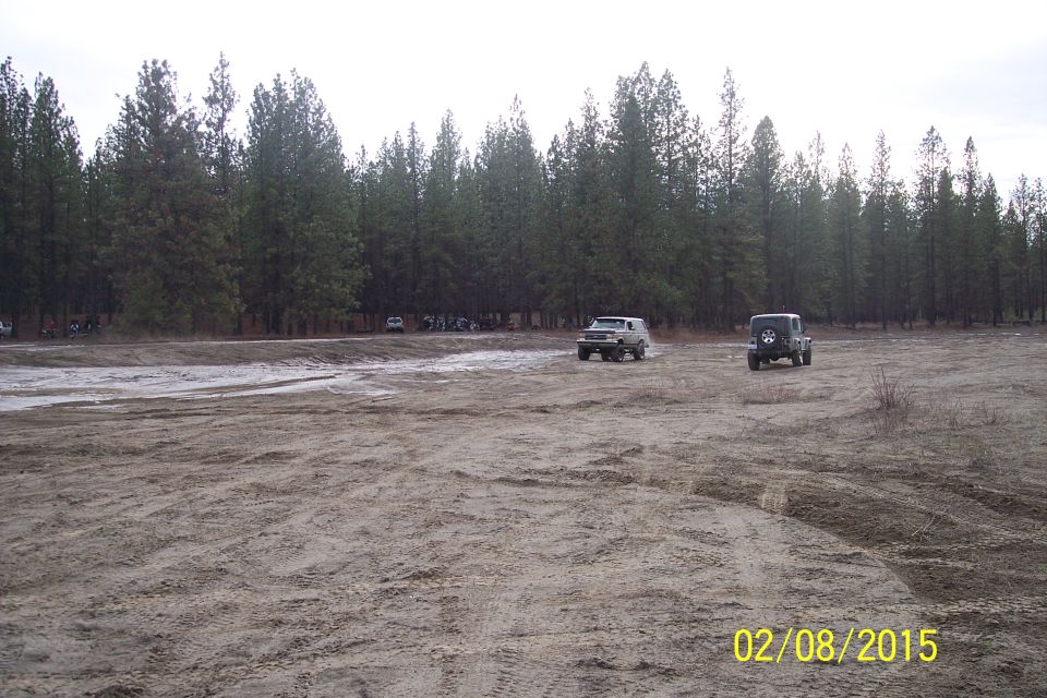 Two Jeeps on dirt track, one is a 2007 model