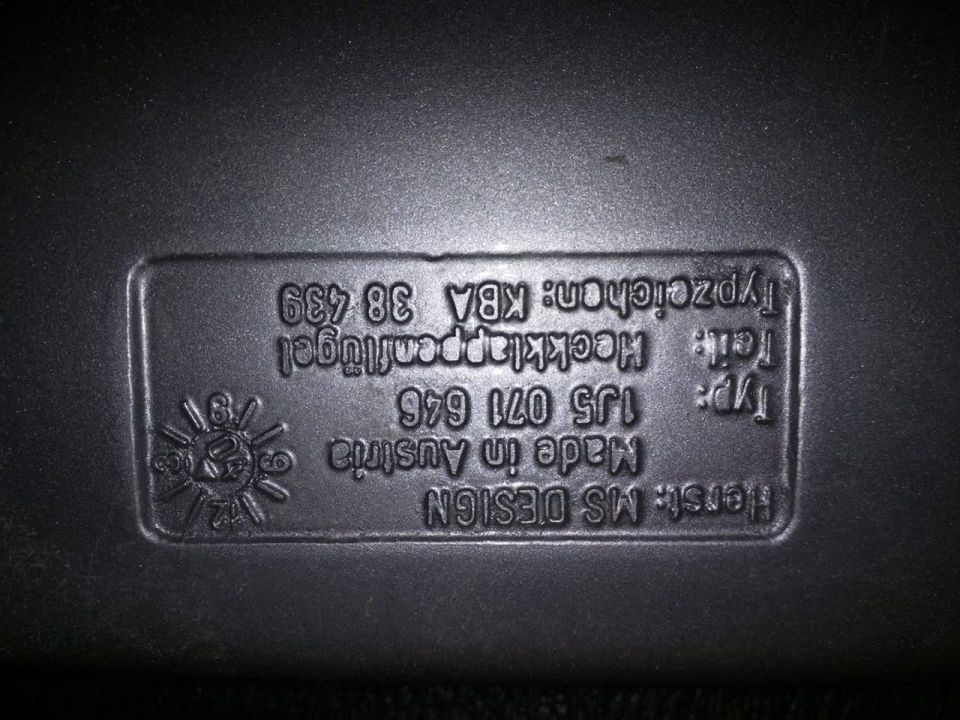 Part identification plate with text 'Made in Austria', 'Typ: 1J5 071 646', and 'Typzeichen: KBA 38 439'