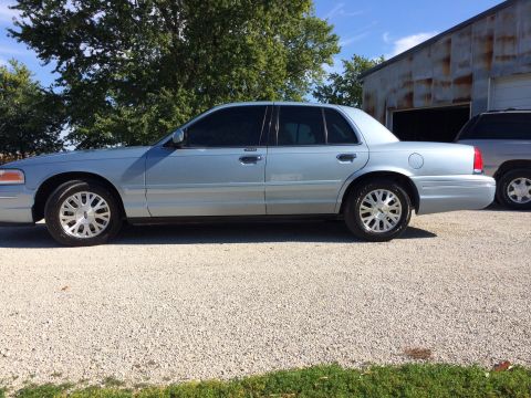 2003 Ford Crown Victoria photo