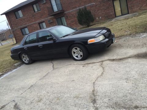 2001 Ford Crown Victoria photo