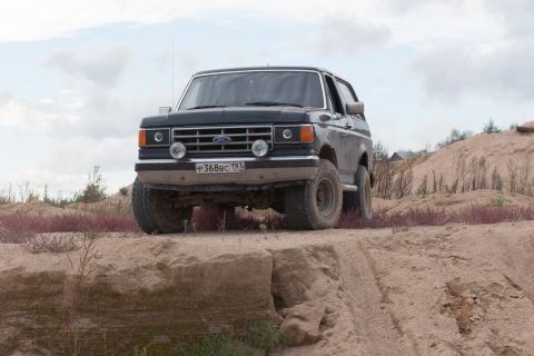 1987 Ford Bronco - This 1987 Ford Bronco navigates a sandy terrain, its off-road capabilities.
