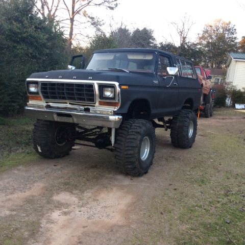 1979 Ford Bronco - This lifted Ford Bronco features large off-road tires and a lifted suspension system.