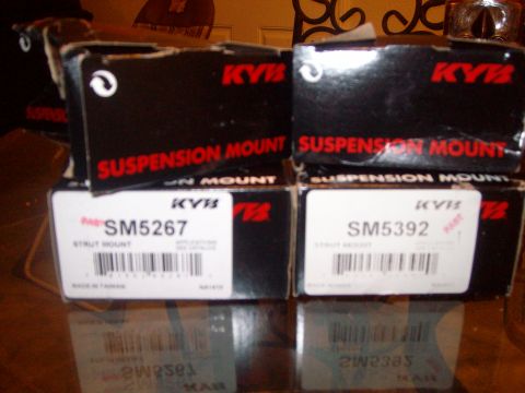 2004 Ford Crown Victoria - Two boxes of KYB suspension strut mounts are displayed, showing part numbers SM5267 and SM5392.