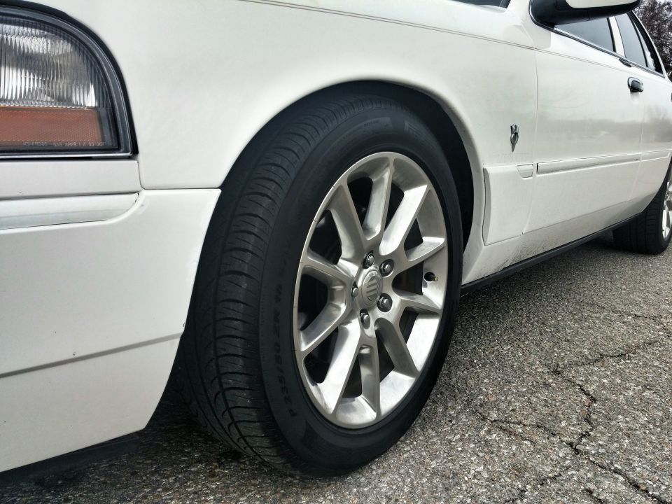 White 2000 Mercury Grand Marquis 3q-front view showing alloy wheel and fender
