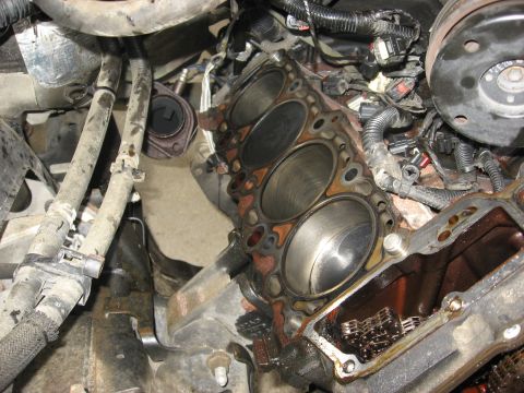 1994 Ford Bronco - Passenger side head removed, everything checks out here.