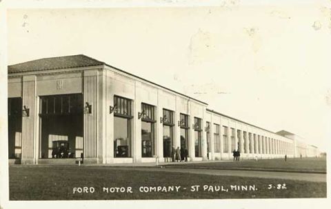 1909 Ford Model T - Exterior view of the Ford Motor Company building in St. Paul, Minnesota, with a few cars visible through the large windows.