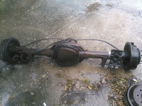 1996 Ford Bronco - This is a 10.25" Sterling axle I got from a 97 F250 (newer body style). it is semi-floating, has 3.55 gears with open differential. it…