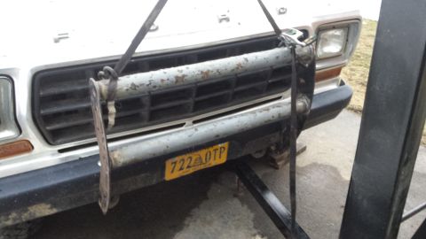 White 1979 Ford Bronco front grille and bumper with a yellow license plate reading 722 OTP
