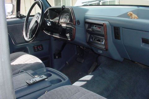 1991 Ford Bronco - inside