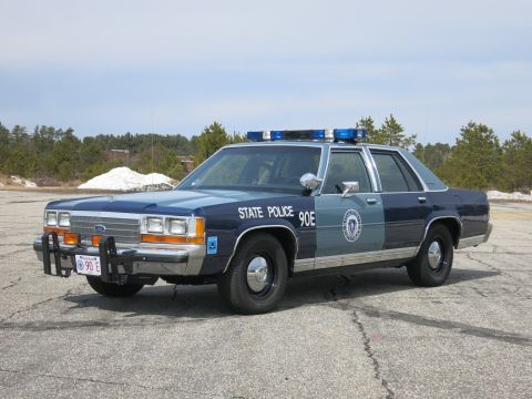 1991 Ford LTD Crown Victoria - This 1991 Ford Crown Victoria served as a state police vehicle, identifiable by its markings and light bar.