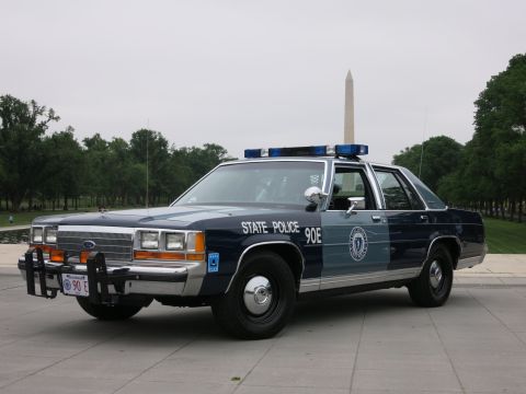 1991 Ford LTD Crown Victoria - A 1991 Ford Crown Victoria police car is parked in front of the Washington Monument.