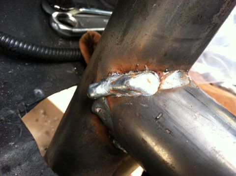 1995 Ford Bronco - This image shows a close-up view of welded metal pipes, with a watermark indicating it's from Supermotors.net.