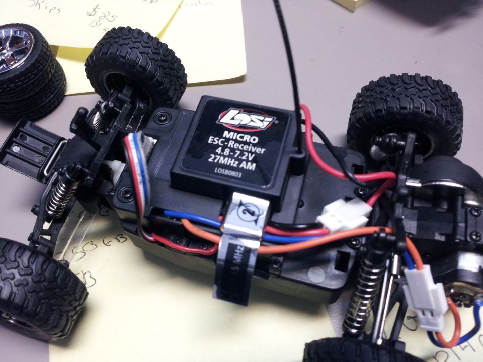 Chassis of a remote control car with LOSI MICRO ESC-Receiver electronics visible