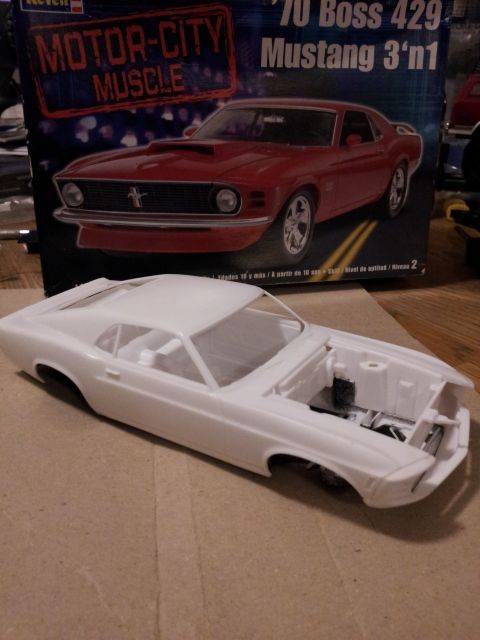1995 Ford Bronco - Unassembled 1970 Boss 429 Mustang model kit and its box art are shown.