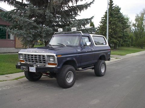1979 Ford Bronco - This 1978 Ford Bronco features a lifted suspension and aftermarket bumper with a winch.