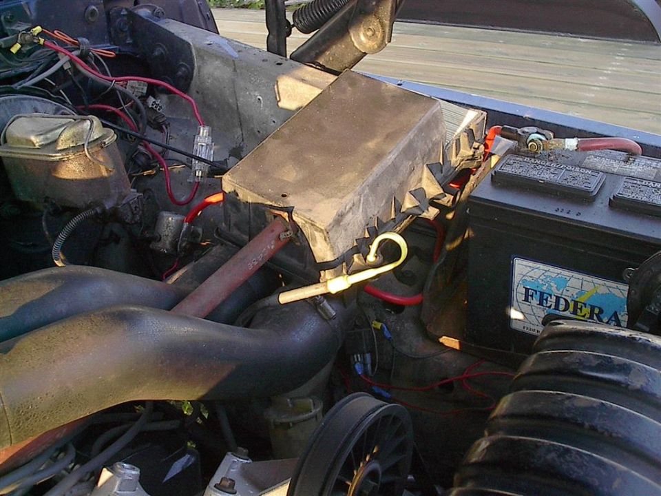 Engine bay showing battery, fuse box, and wiring. A FEDERAL battery is visible