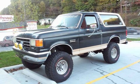 1990 Ford Bronco photo