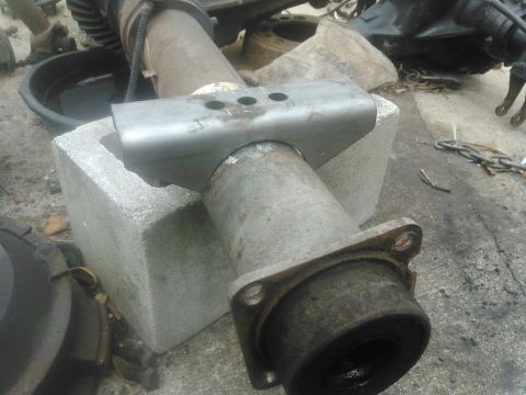 1996 Ford Bronco - new leaf spring perch from Ruffstuff. I had to grind them abit to make them fit good around the axletube but nothing too much. these perche…