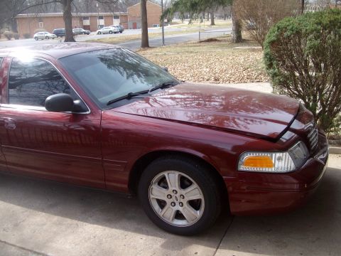 2004 Ford Crown Victoria - Dusty, but still a little clean.