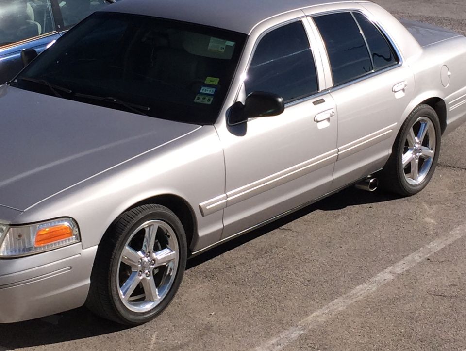 2005 Ford Crown Victoria “ELEFANTE”