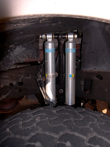 2000 Ford Excursion - Dual shock settup.