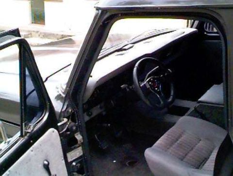 1970 Ford F-100 - The interior of this Ford F-100 truck appears to be from the 1980s, not the 1970s as claimed.