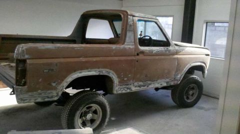 1982 Ford Bronco - This 1980s Ford Bronco is undergoing panel work, with primer and body filler visible.