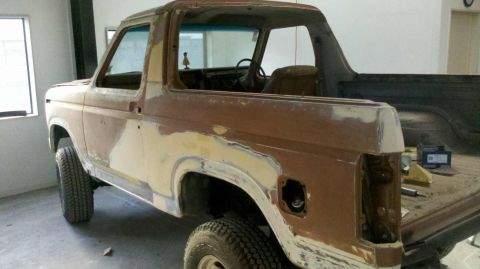 1982 Ford Bronco - This Ford Bronco appears to be from the early 1980s, undergoing extensive body work.