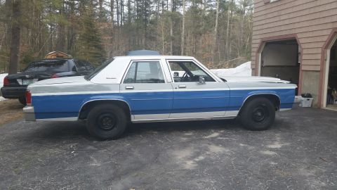 1991 Ford LTD Crown Victoria - Side view of a 1991 Ford Crown Victoria LTD parked in a driveway with another vehicle behind it.