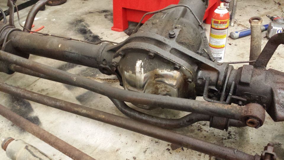 Ford rear axle assembly with differential housing and tie rods