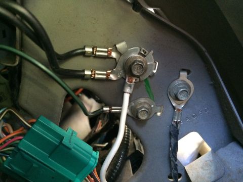 2006 Ford F-250 - Detail of a vehicle's wiring harness, showing various connectors and terminals.