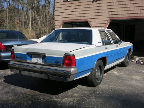 1991 Ford LTD Crown Victoria - Rear view of a 1991 Ford Crown Victoria LTD police car, parked in a driveway.